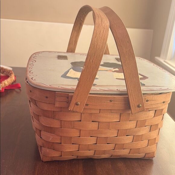 Hand-Painted Woven Basket with Folk Art Design - Picture 3 of 11